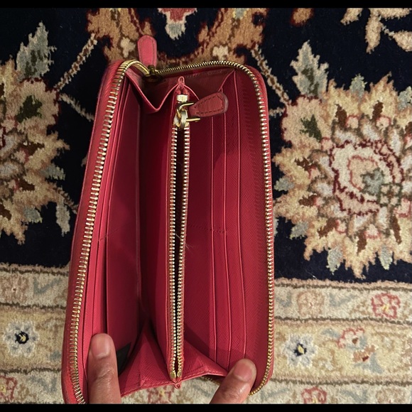 🍁SOLD🍁Prada Peonia Leather Zippie Wallet - Picture 4 of 12